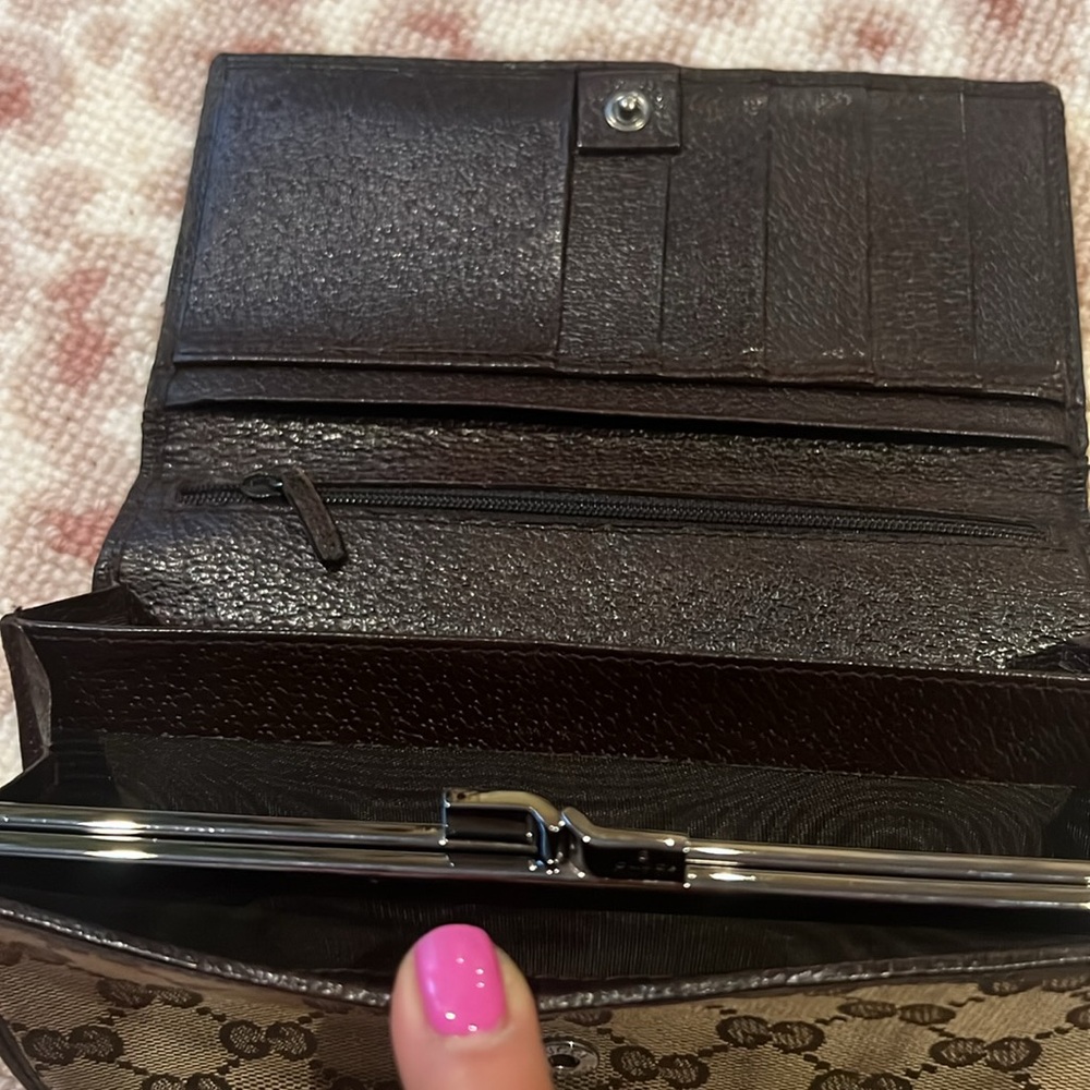 Authentic Gucci wallets - Picture 10 of 14